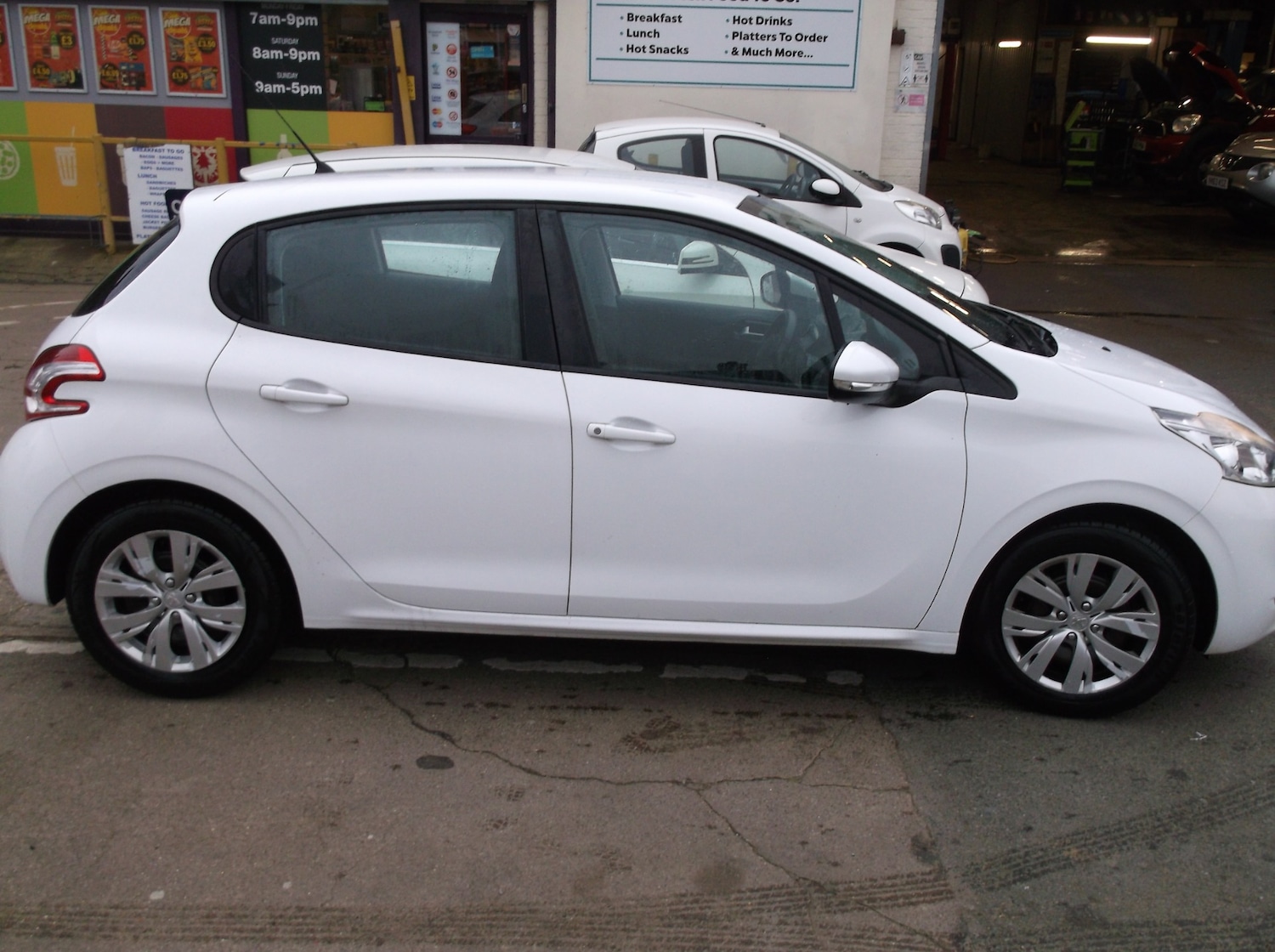 Used Peugeot 208 2014 for sale - 77778920: Photo 8