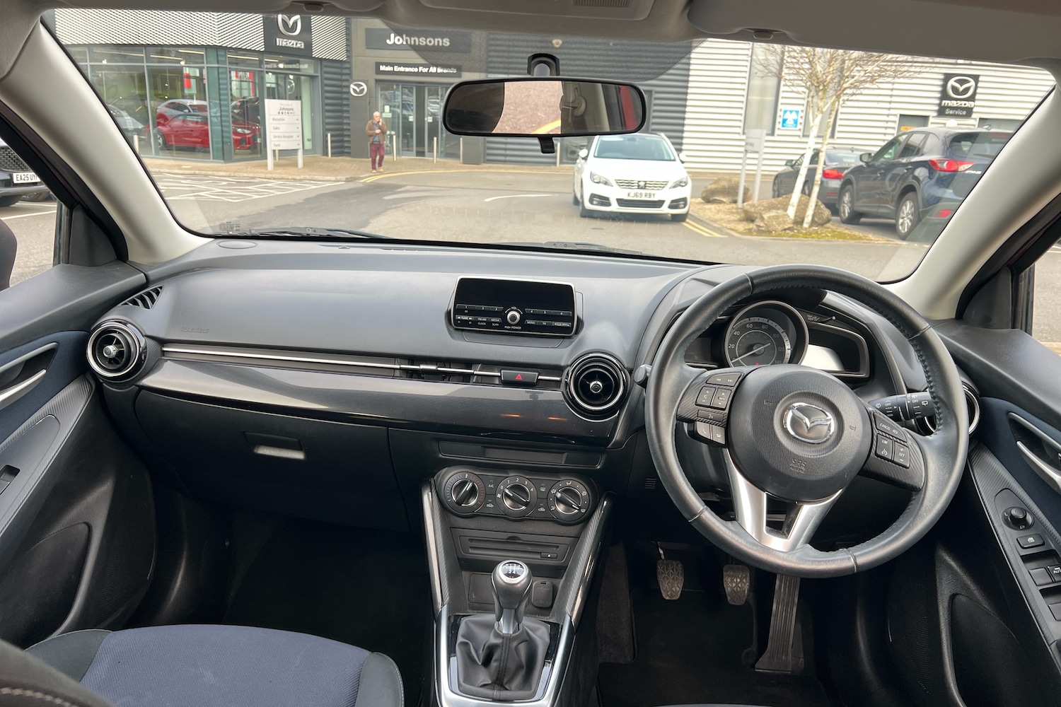 Used Mazda Mazda2 2017 for sale - 77851633: Photo 3