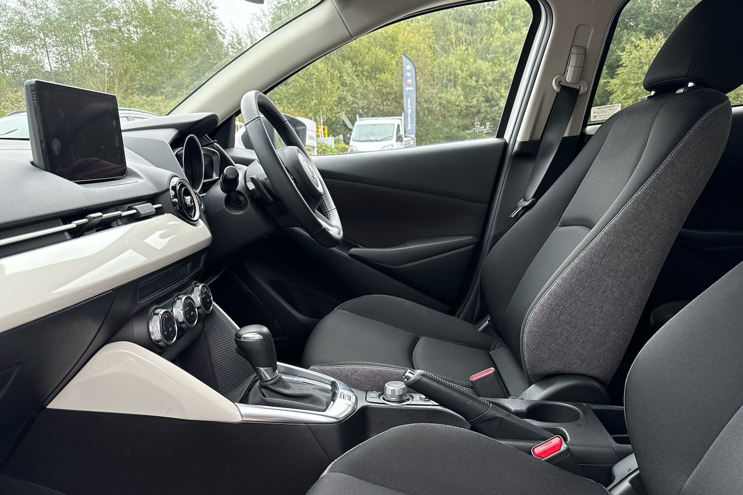 Used Mazda Mazda2 2024 for sale - 76684805: Photo 6