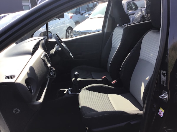 Used Toyota Yaris 2017 for sale - 74948128: Photo 13