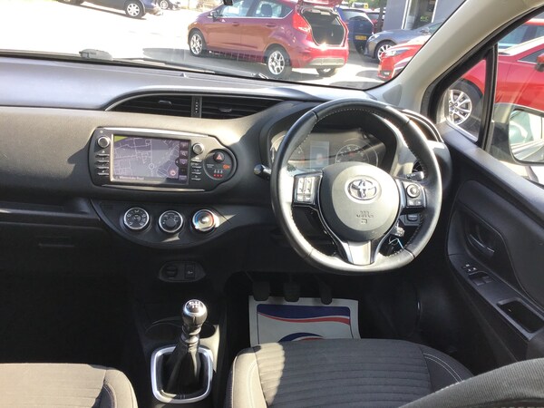 Used Toyota Yaris 2017 for sale - 74948128: Photo 18