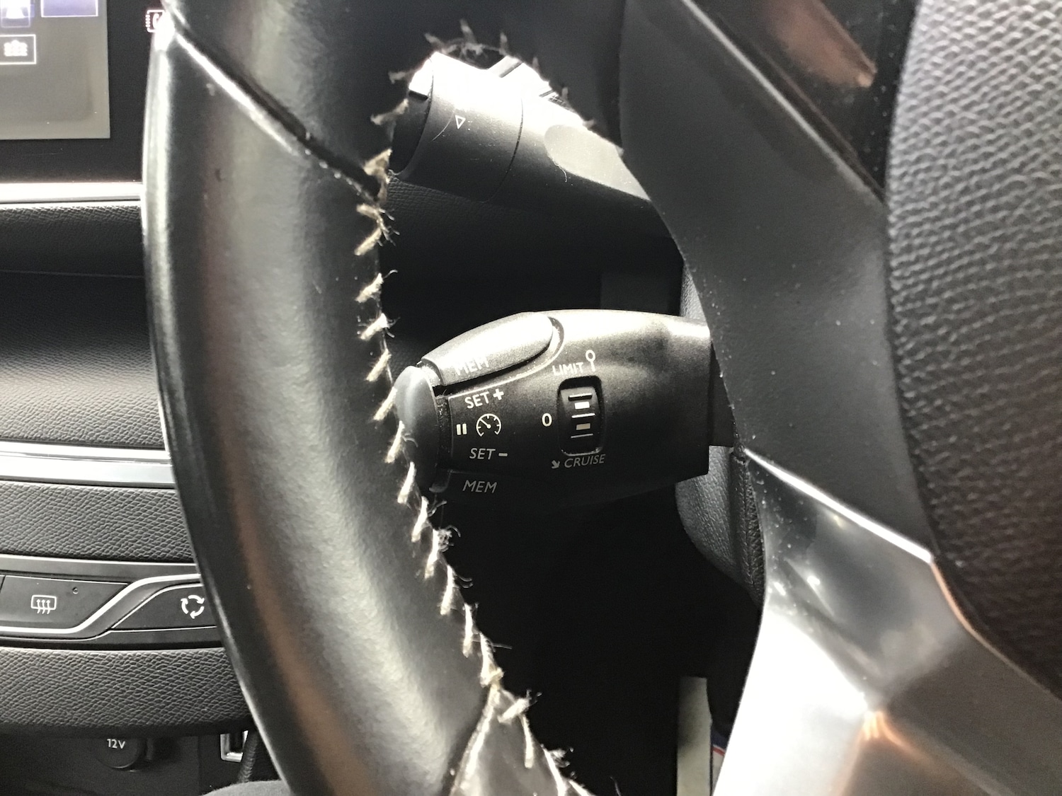 Used Peugeot 308 2015 for sale - 76905172: Photo 26