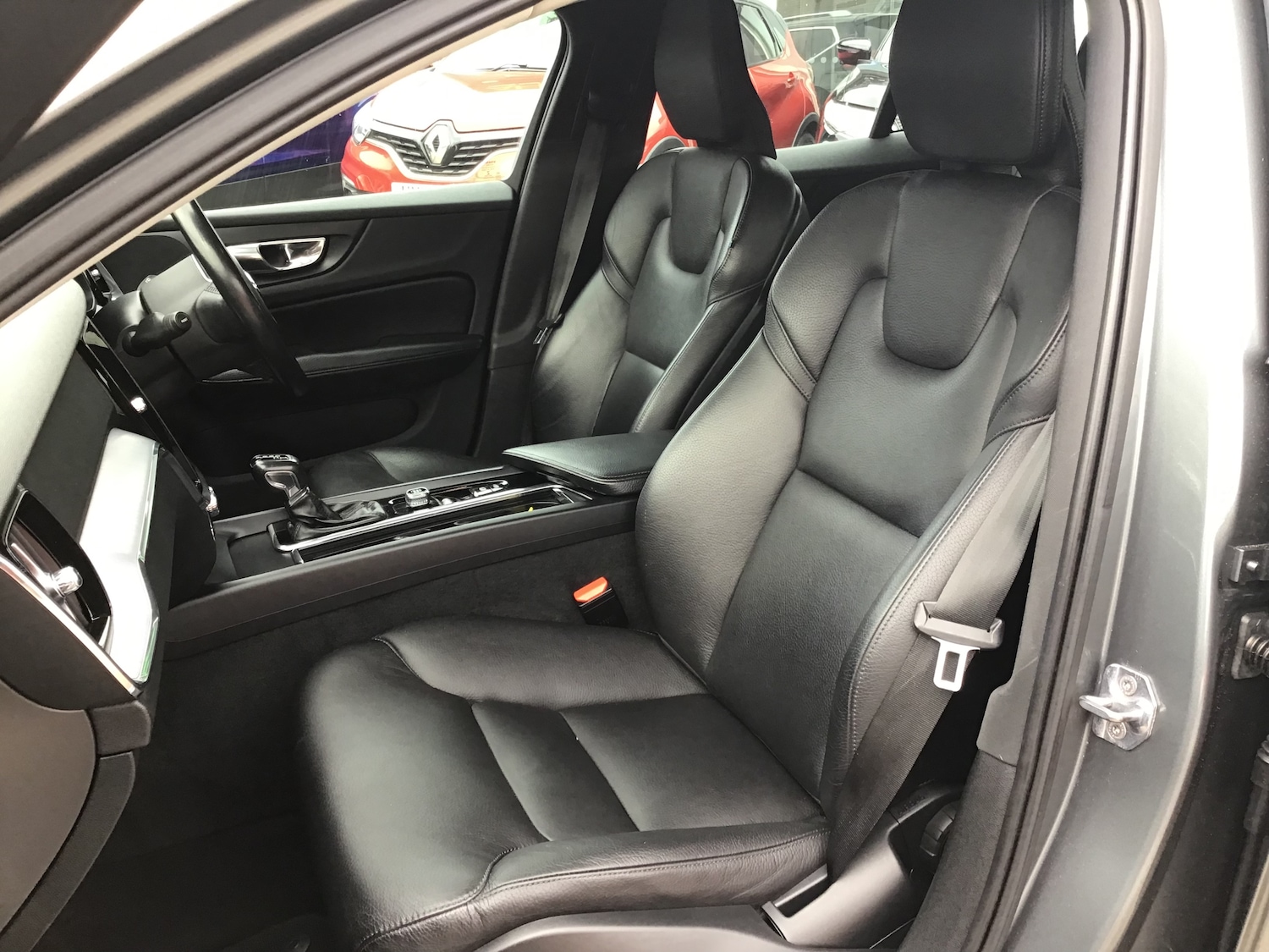 Used Volvo V60 2019 for sale - 76107039: Photo 15