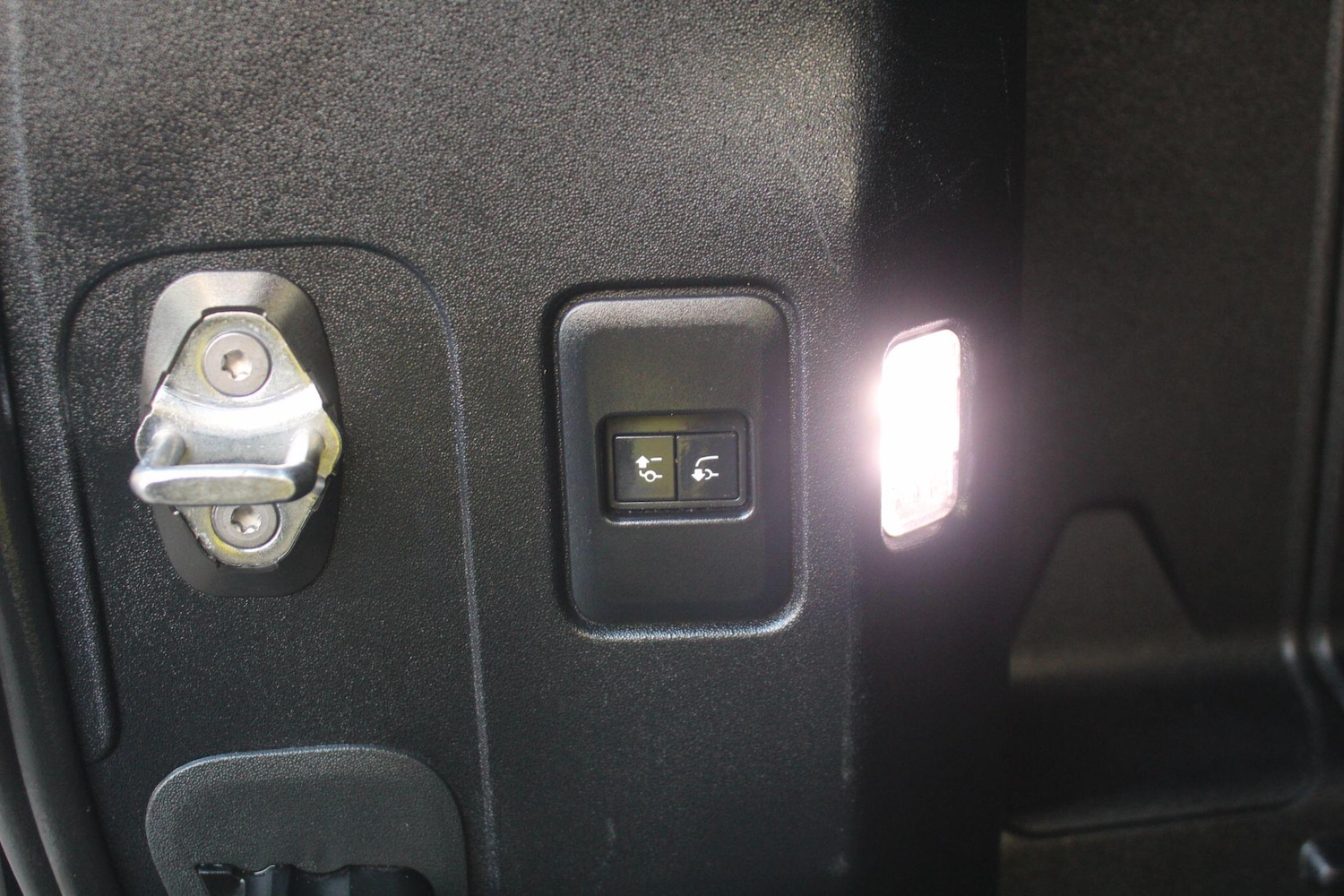 Used Land Rover Defender 110 2021 for sale - 77057555: Photo 34