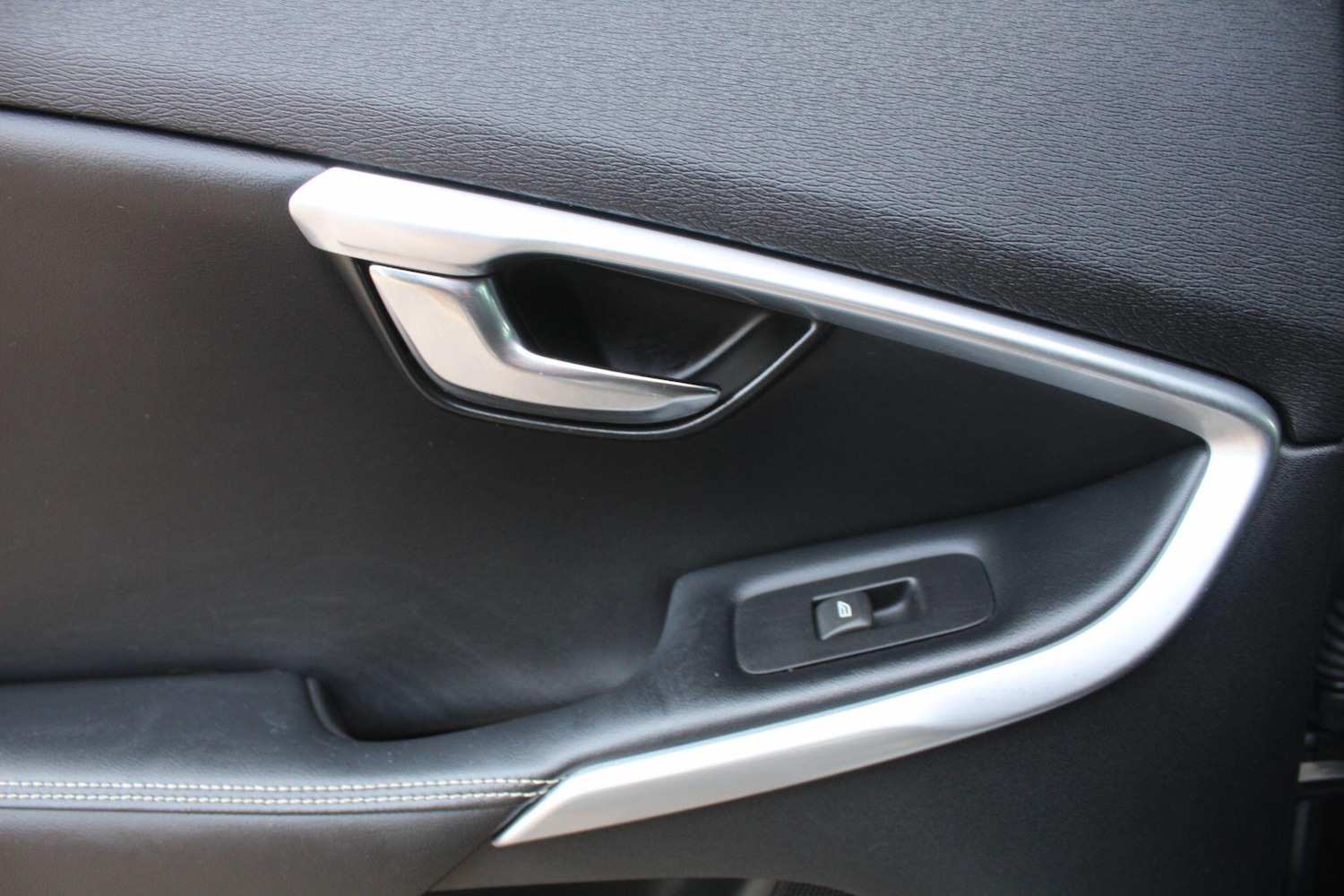 Used Volvo V40 2014 for sale - 76059511: Photo 16