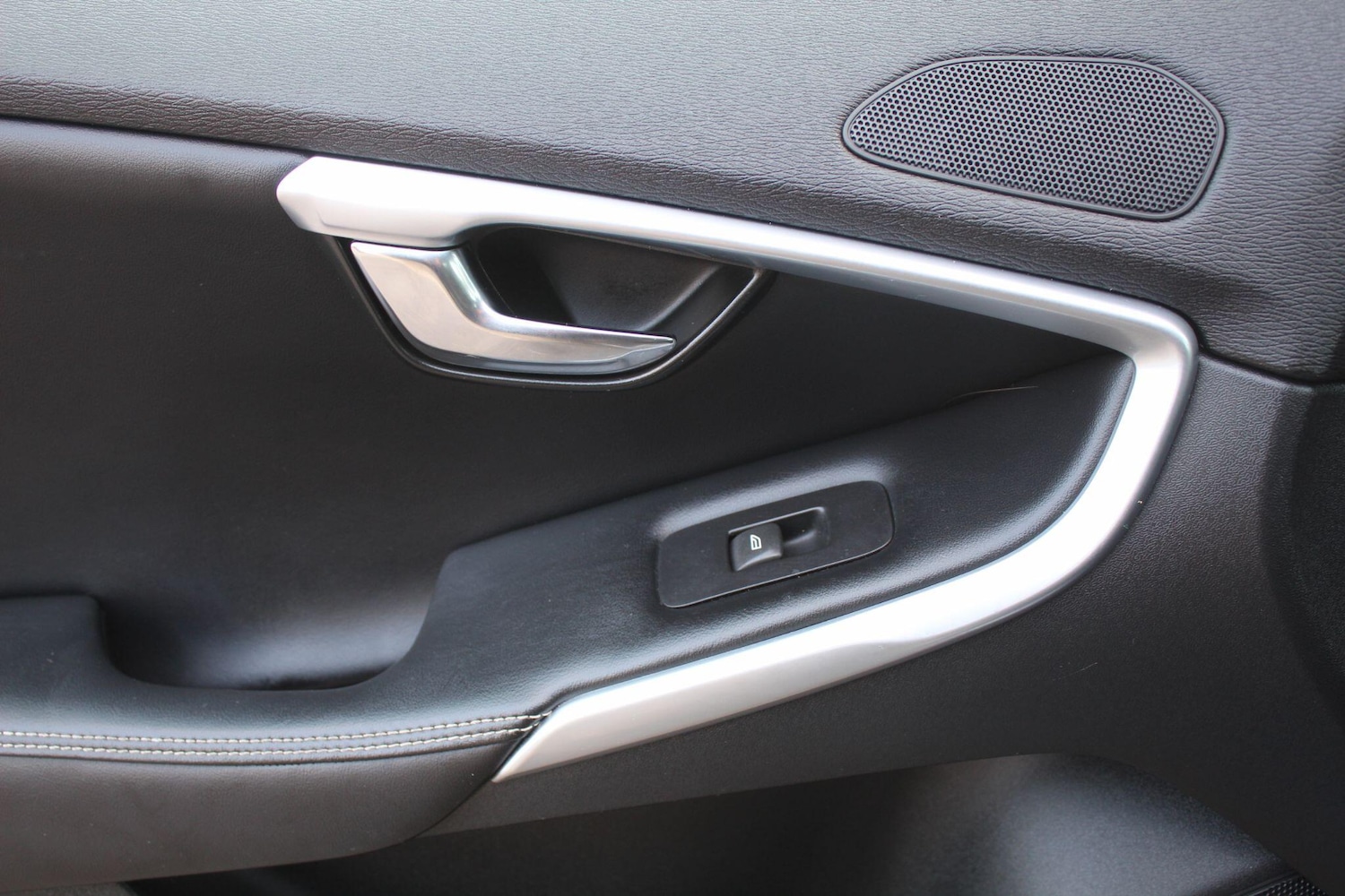 Used Volvo V40 2014 for sale - 76059511: Photo 18