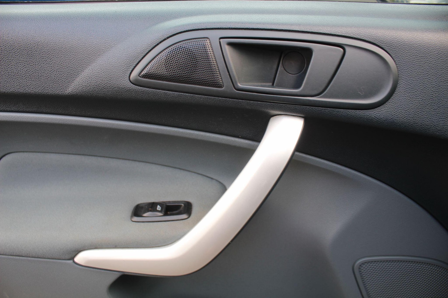 Used Ford Fiesta 2010 for sale - 76327139: Photo 14