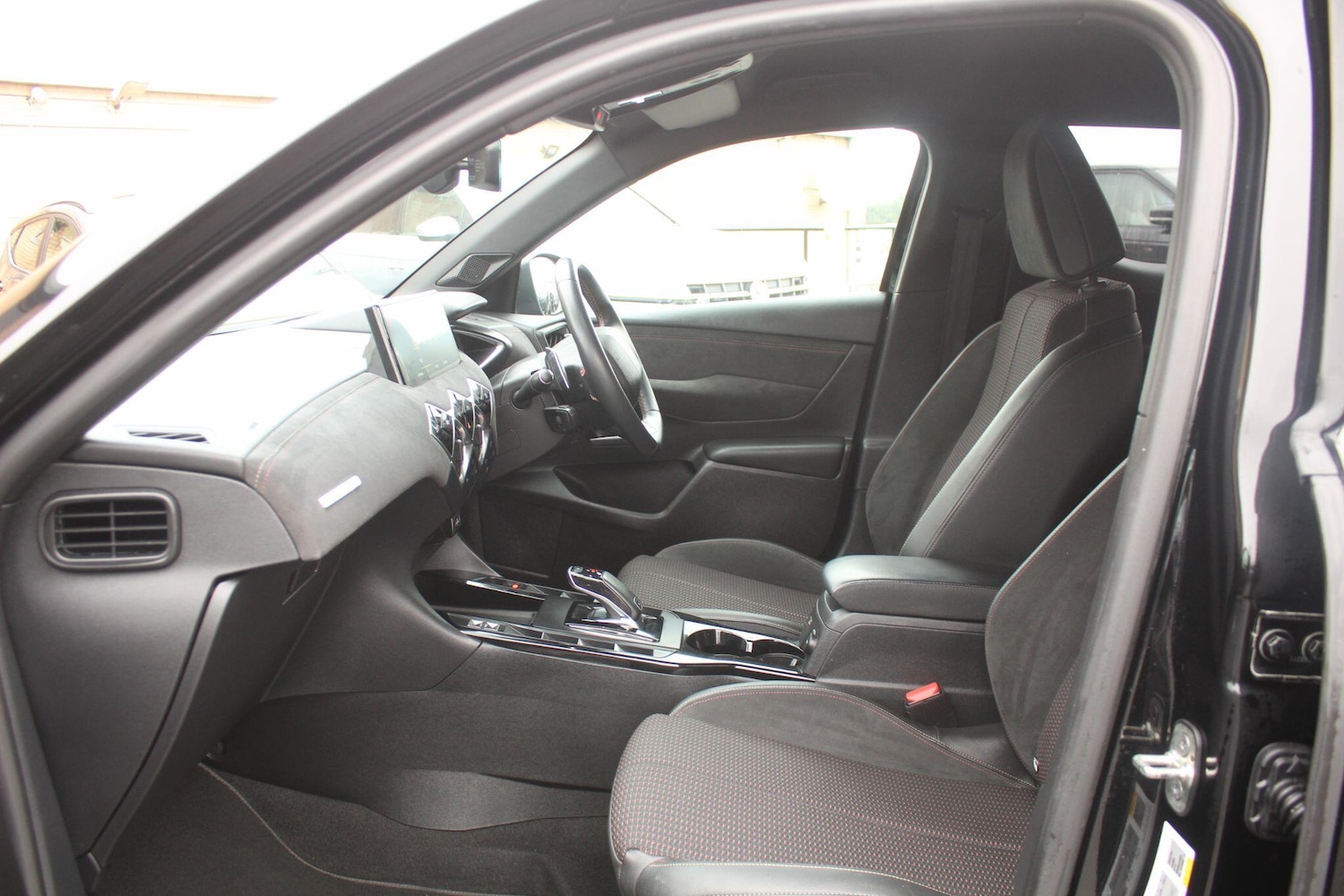 Used DS Automobiles DS 3 Crossback 2021 for sale - 76752558: Photo 45