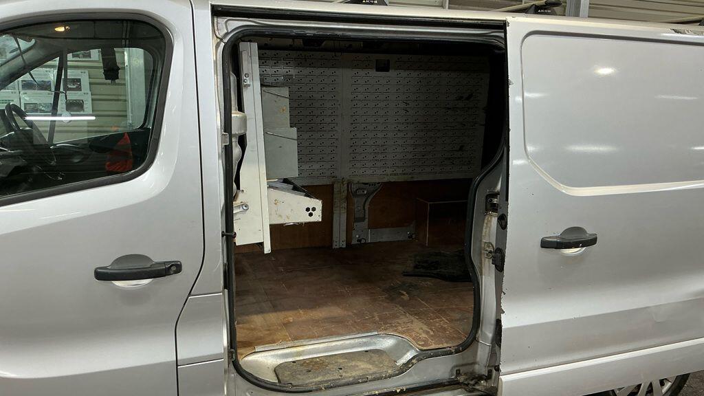 Used Vauxhall Vivaro 2015 for sale - 76994658: Photo 8