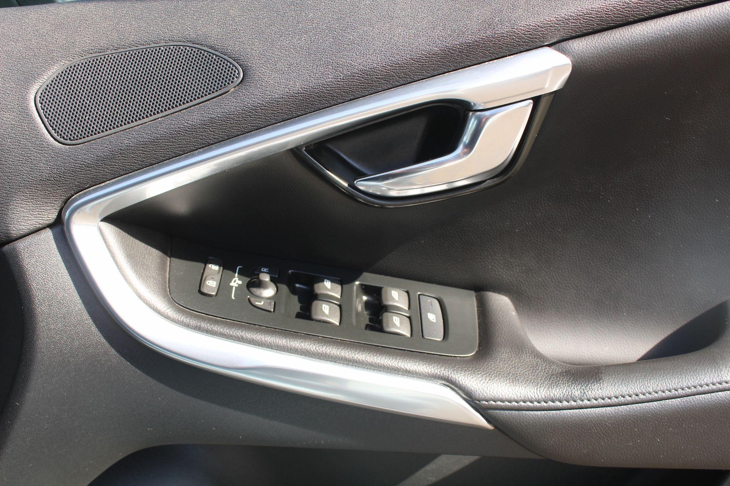 Used Volvo V40 2017 for sale - 77575361: Photo 11