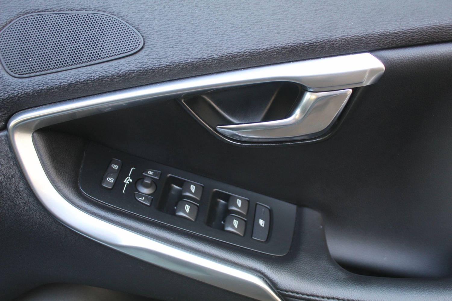 Used Volvo V40 2017 for sale - 77575361: Photo 13