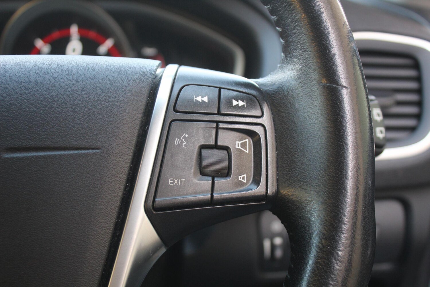 Used Volvo V40 2017 for sale - 77575361: Photo 25