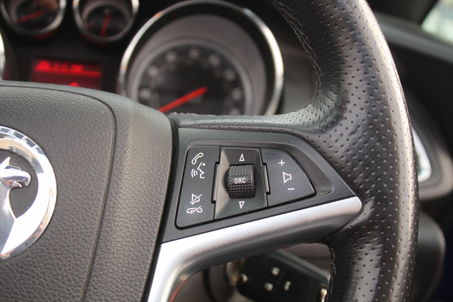 Used Vauxhall Cascada 2014 for sale - 77573832: Photo 32