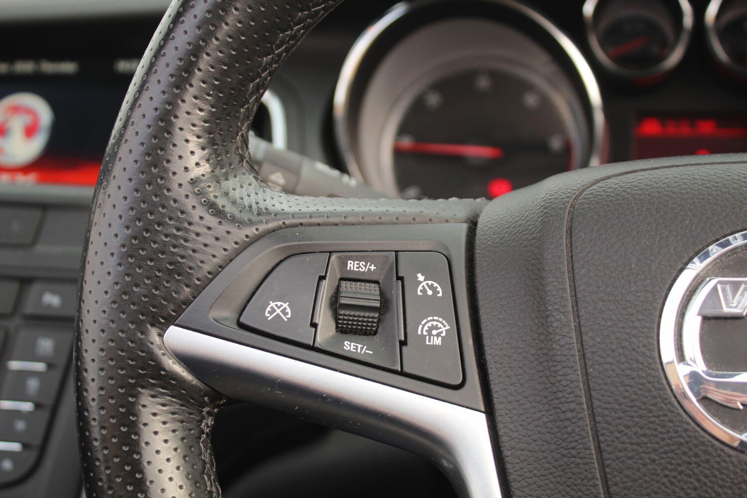 Used Vauxhall Cascada 2014 for sale - 77573832: Photo 33