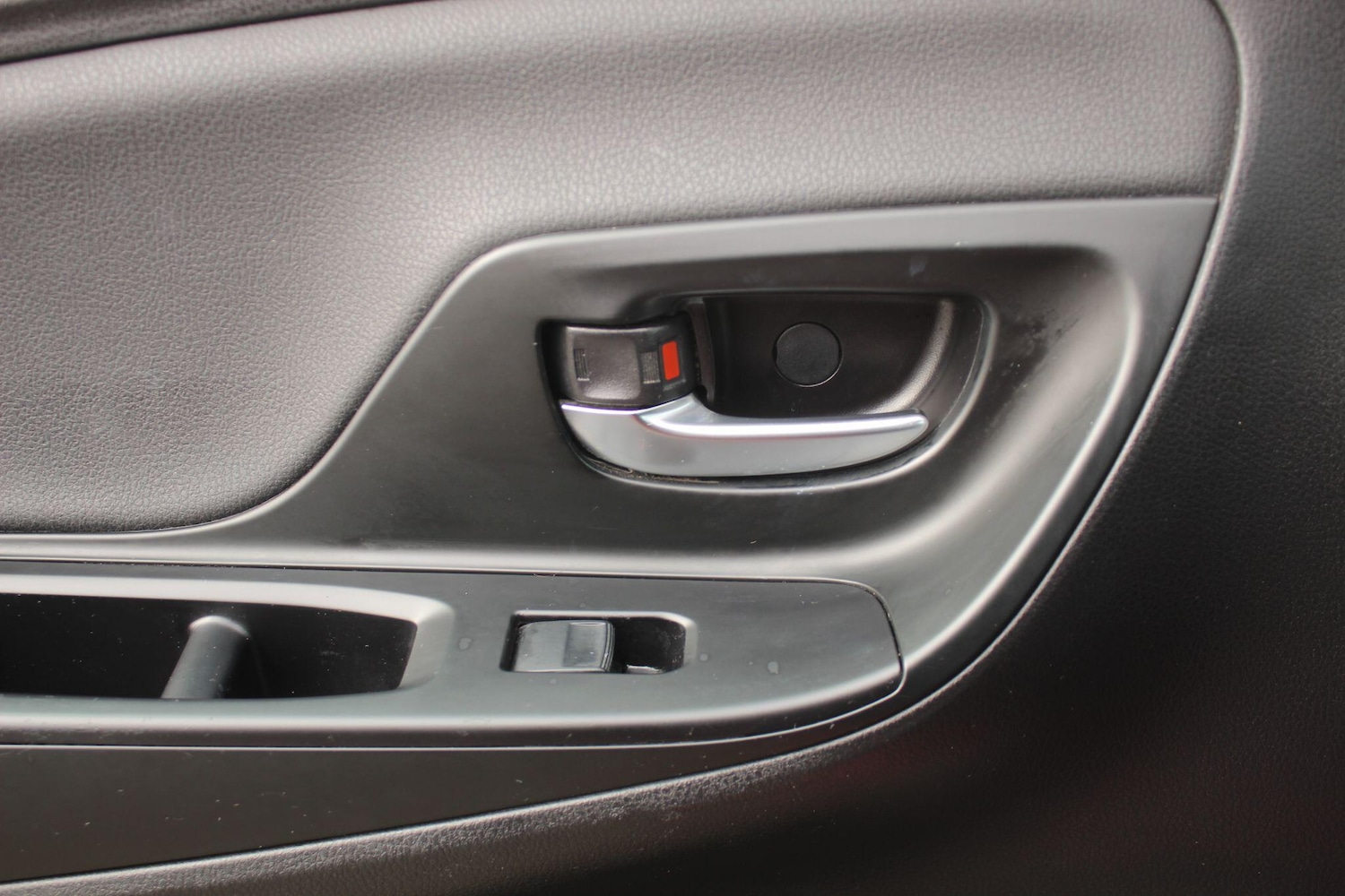 Used Toyota Yaris 2017 for sale - 76512235: Photo 19