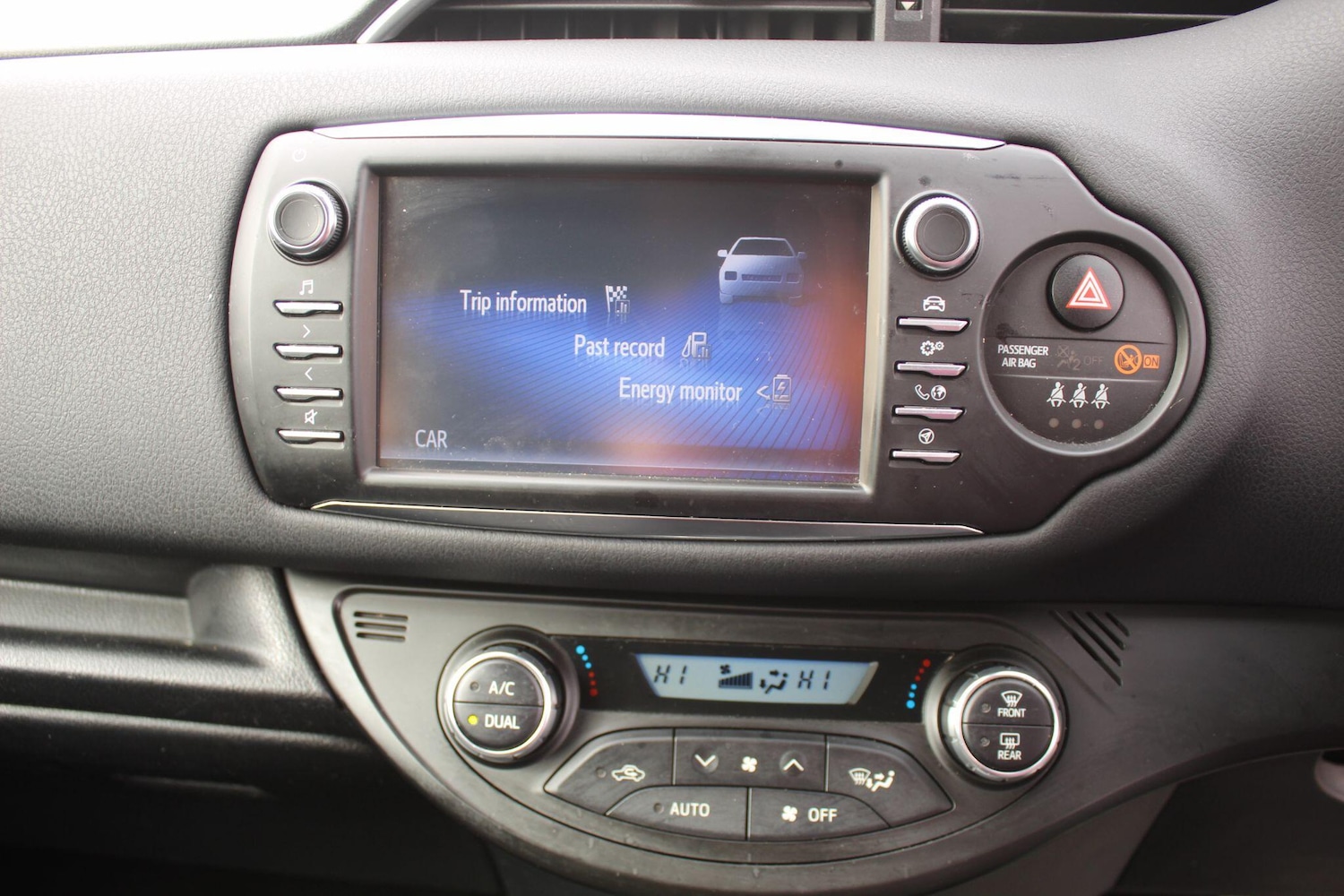 Used Toyota Yaris 2017 for sale - 76512235: Photo 25