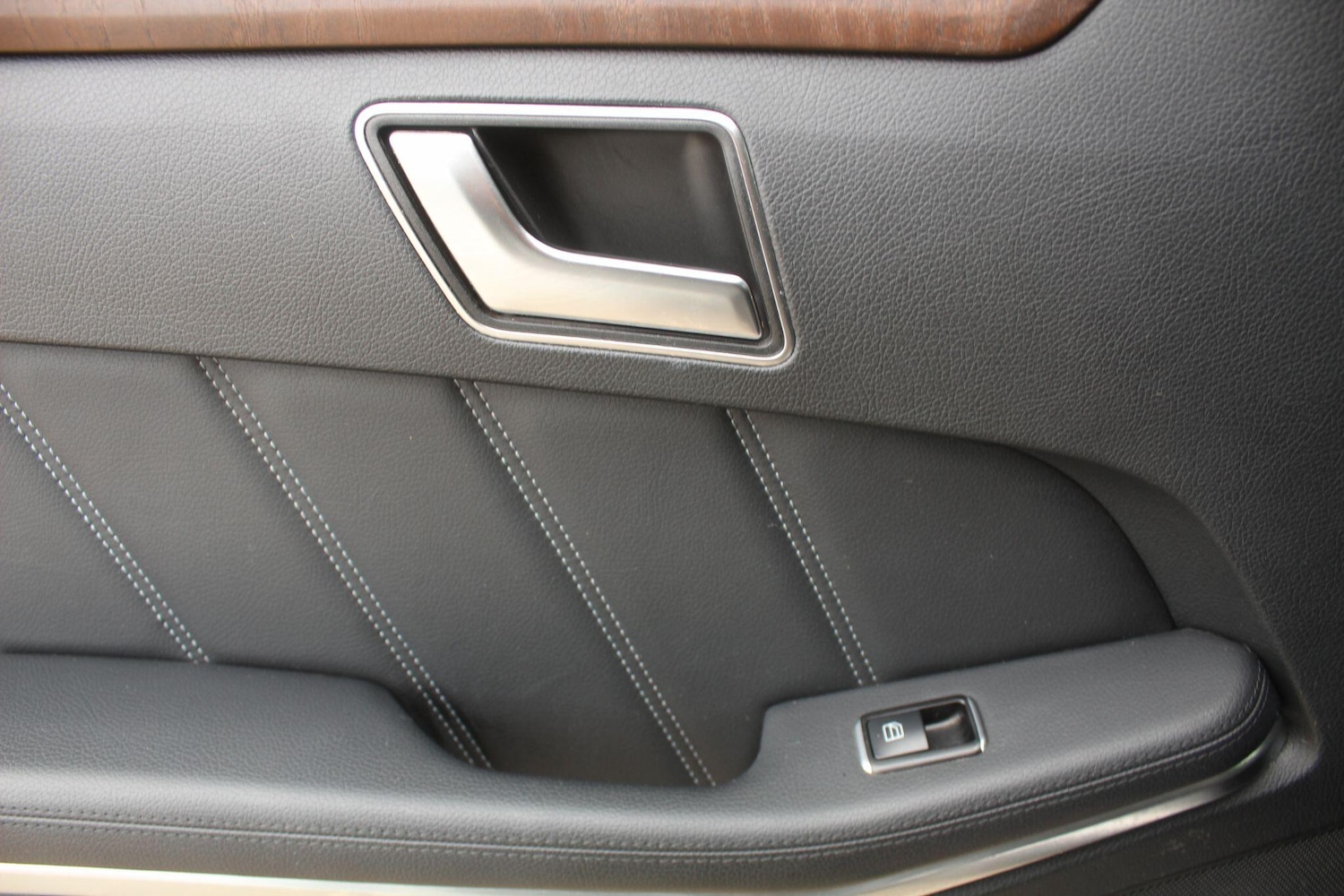 Used Mercedes-Benz E Class 2013 for sale - 76976735: Photo 17