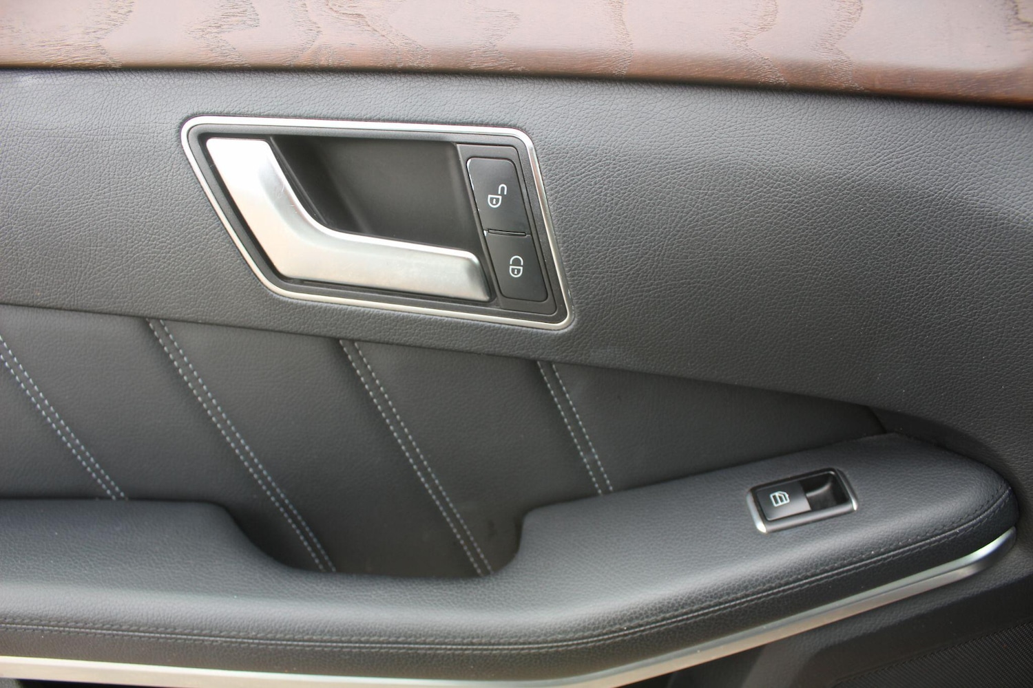 Used Mercedes-Benz E Class 2013 for sale - 76976735: Photo 19