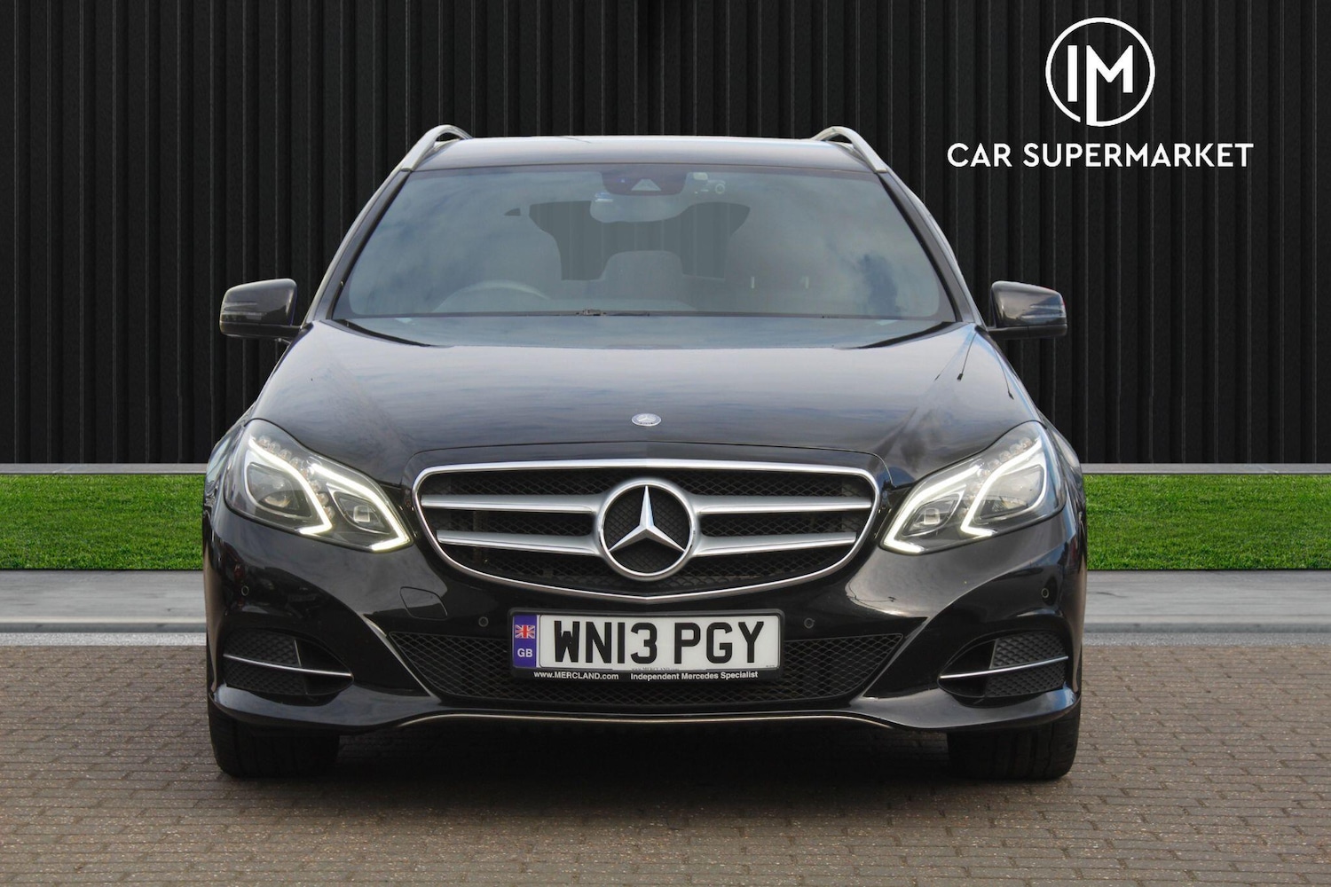 Used Mercedes-Benz E Class 2013 for sale - 76976735: Photo 2