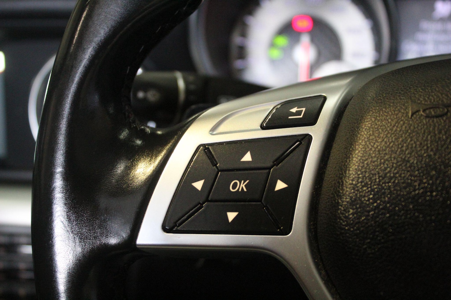 Used Mercedes-Benz SLK 2015 for sale - 76109564: Photo 19