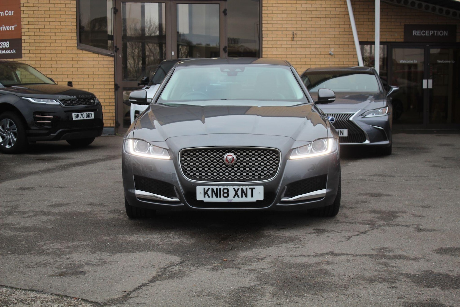 Used Jaguar XF 2018 for sale - 76990492: Photo 2