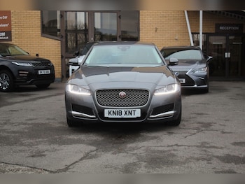 Used Jaguar XF 2018 for sale - 76990492: Photo