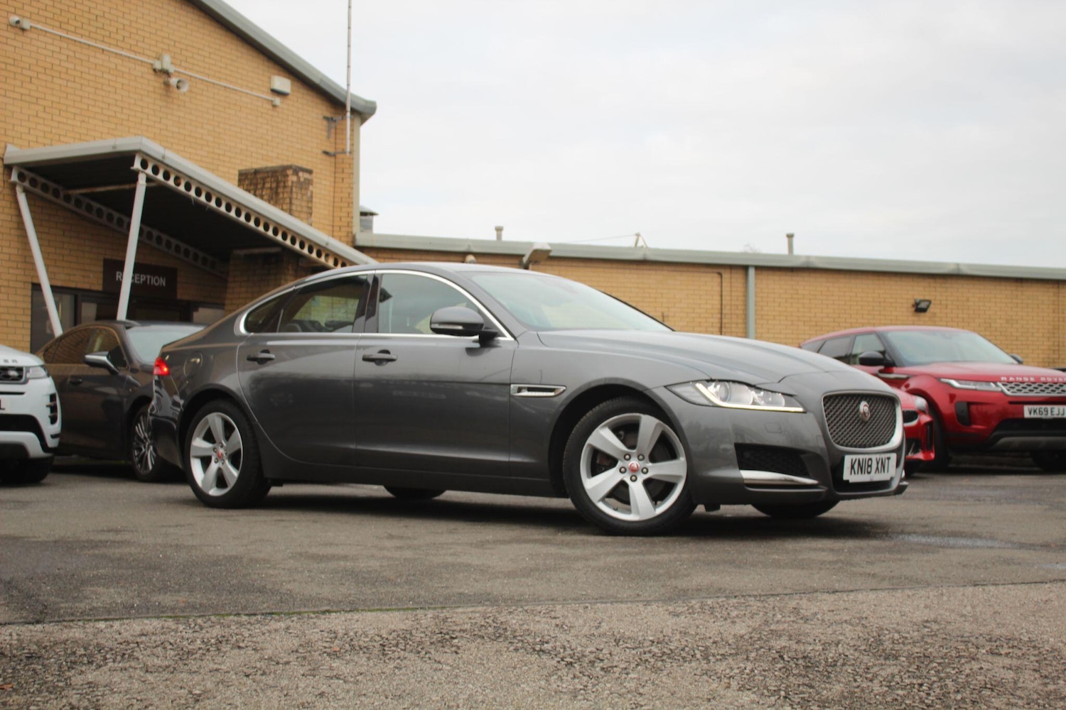 Used Jaguar XF 2018 for sale - 76990492: Photo 4