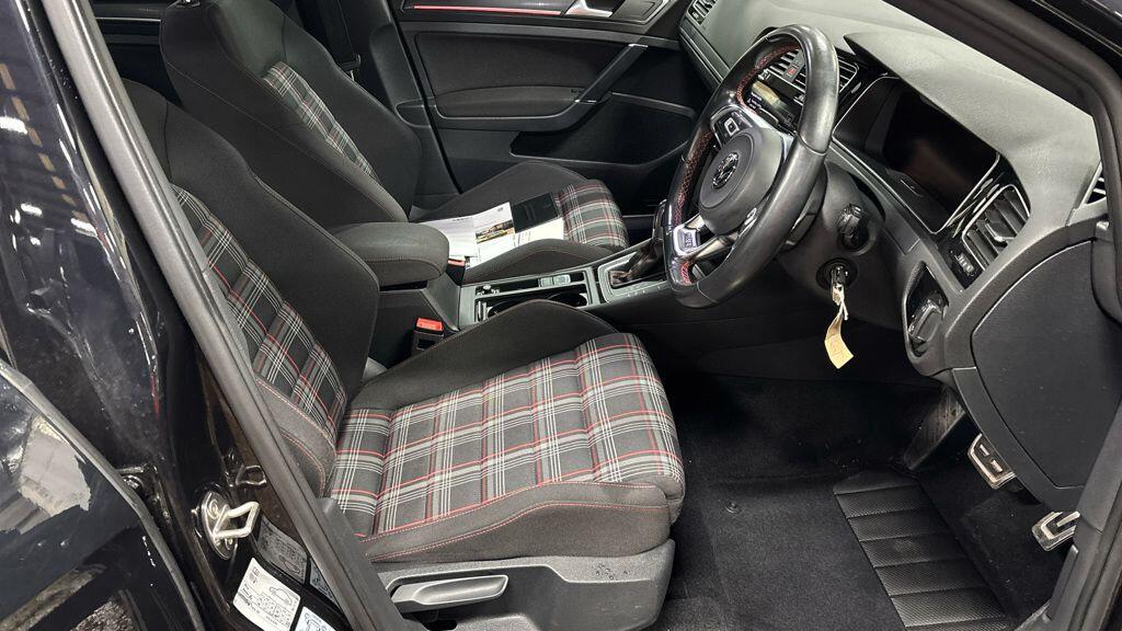 Used Volkswagen Golf 2017 for sale - 76348803: Photo 8