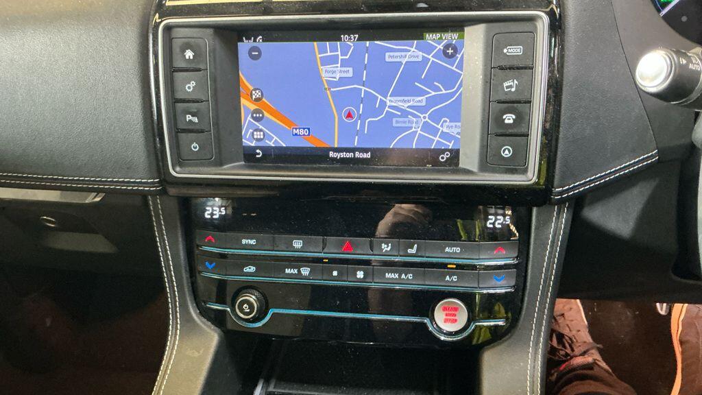 Used Jaguar F-Pace 2018 for sale - 76380515: Photo 9