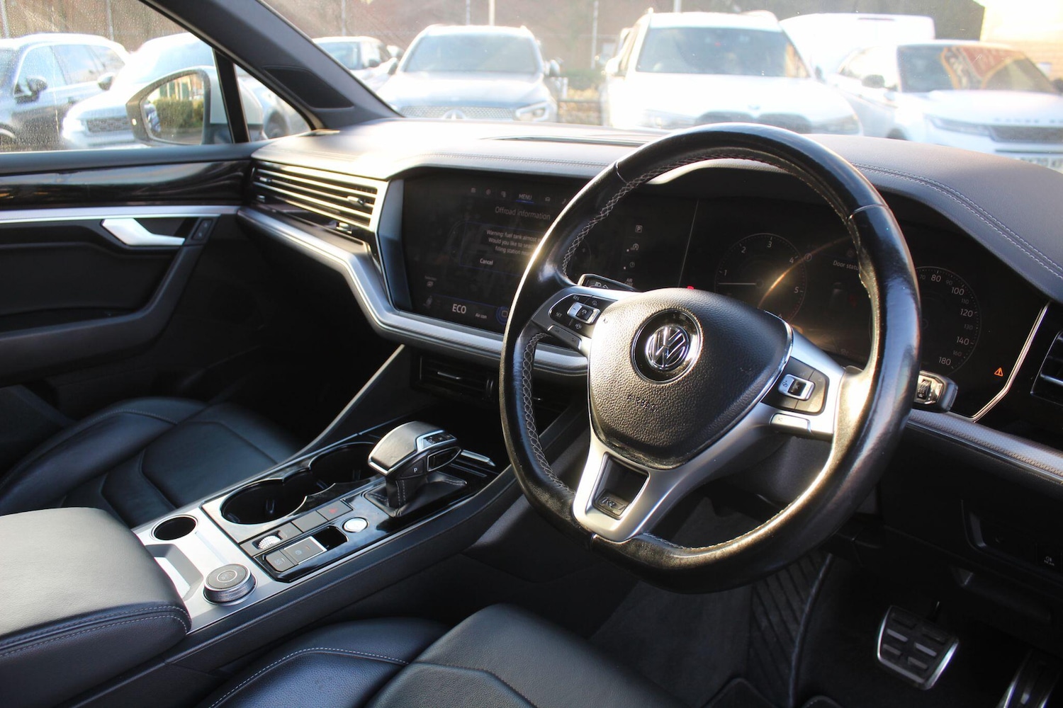 Used Volkswagen Touareg 2018 for sale - 76001000: Photo 23