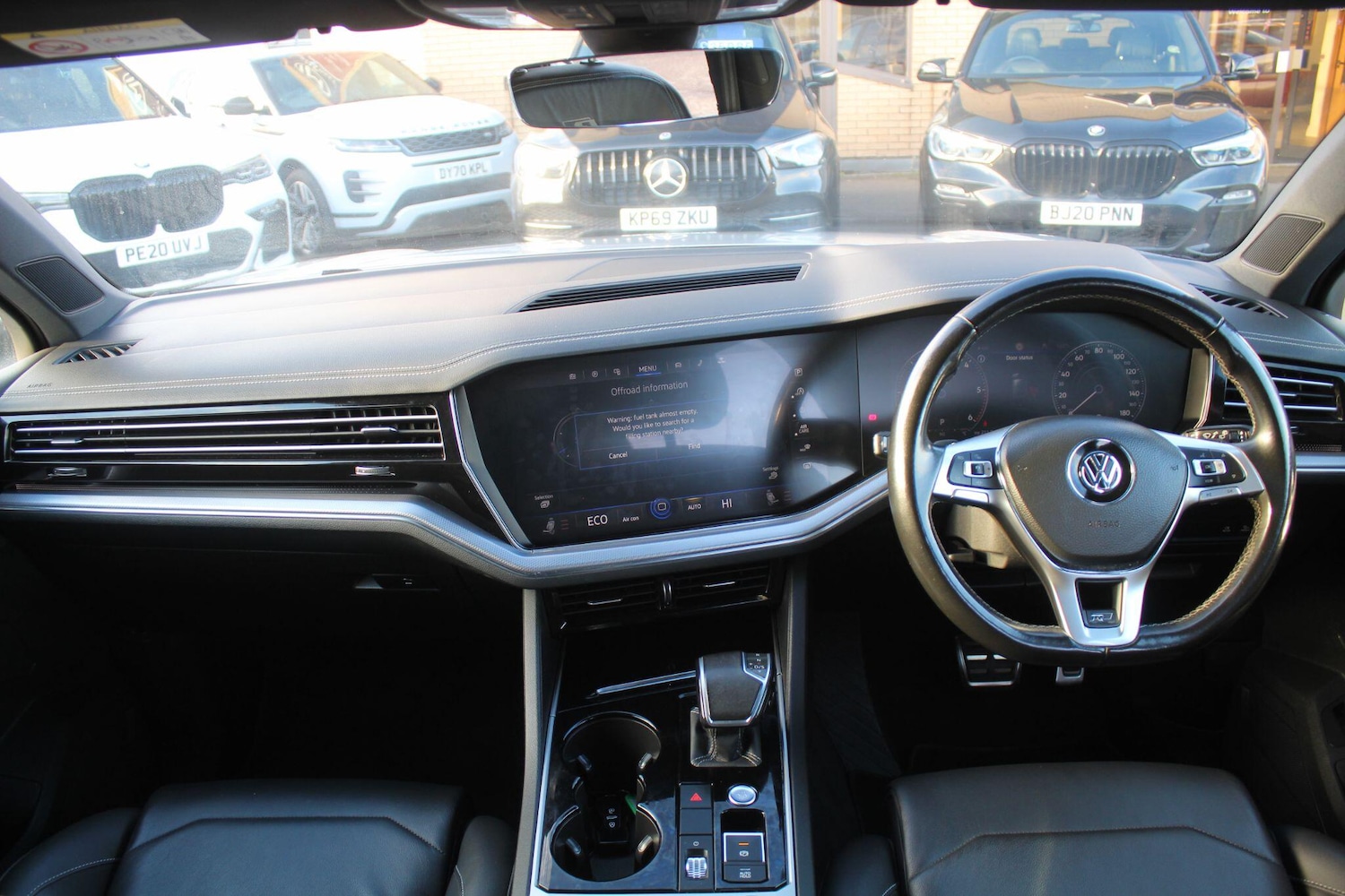 Used Volkswagen Touareg 2018 for sale - 76001000: Photo 24