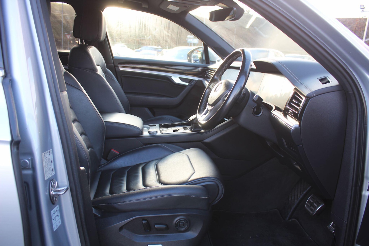 Used Volkswagen Touareg 2018 for sale - 76001000: Photo 26