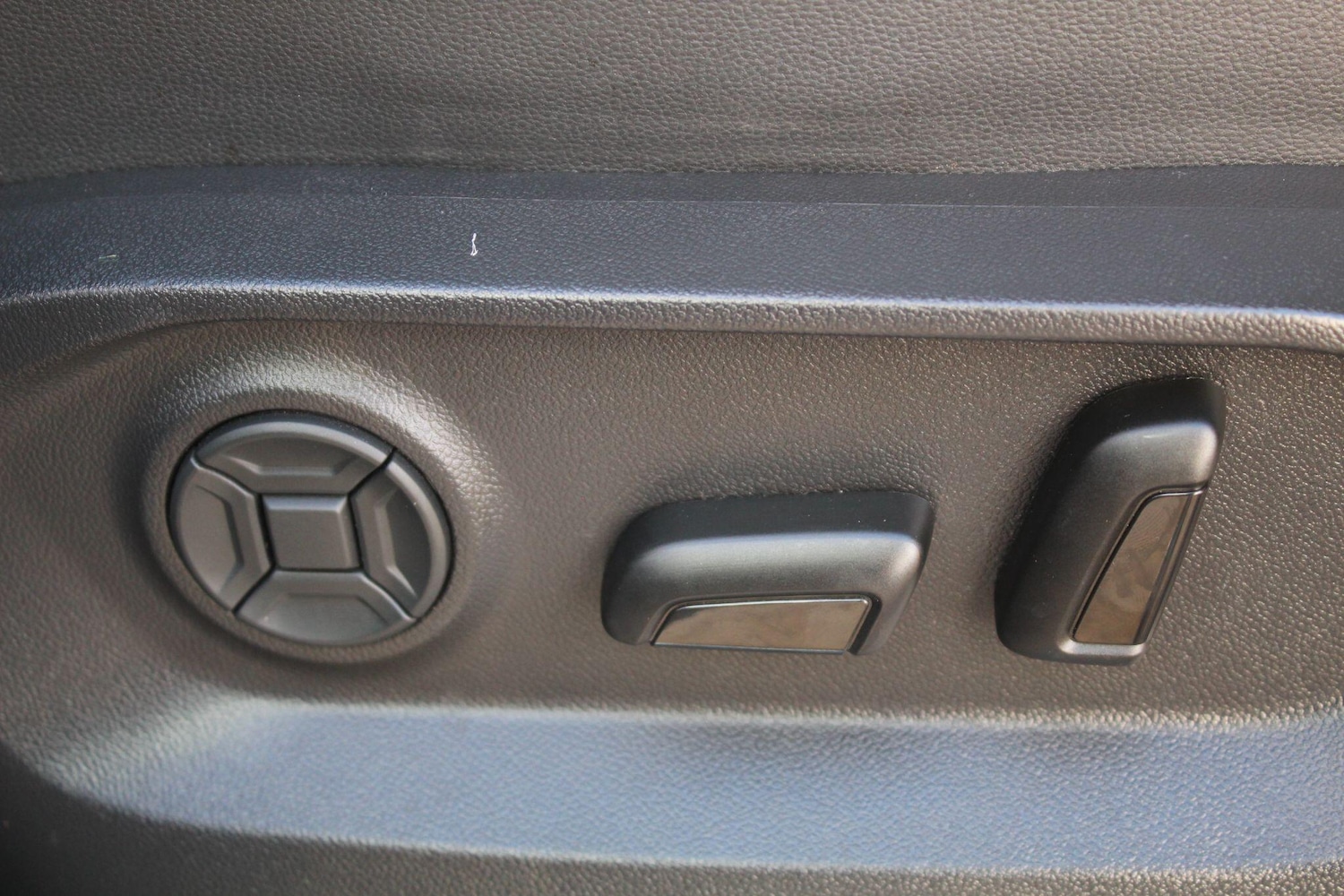 Used Volkswagen Touareg 2018 for sale - 76001000: Photo 30