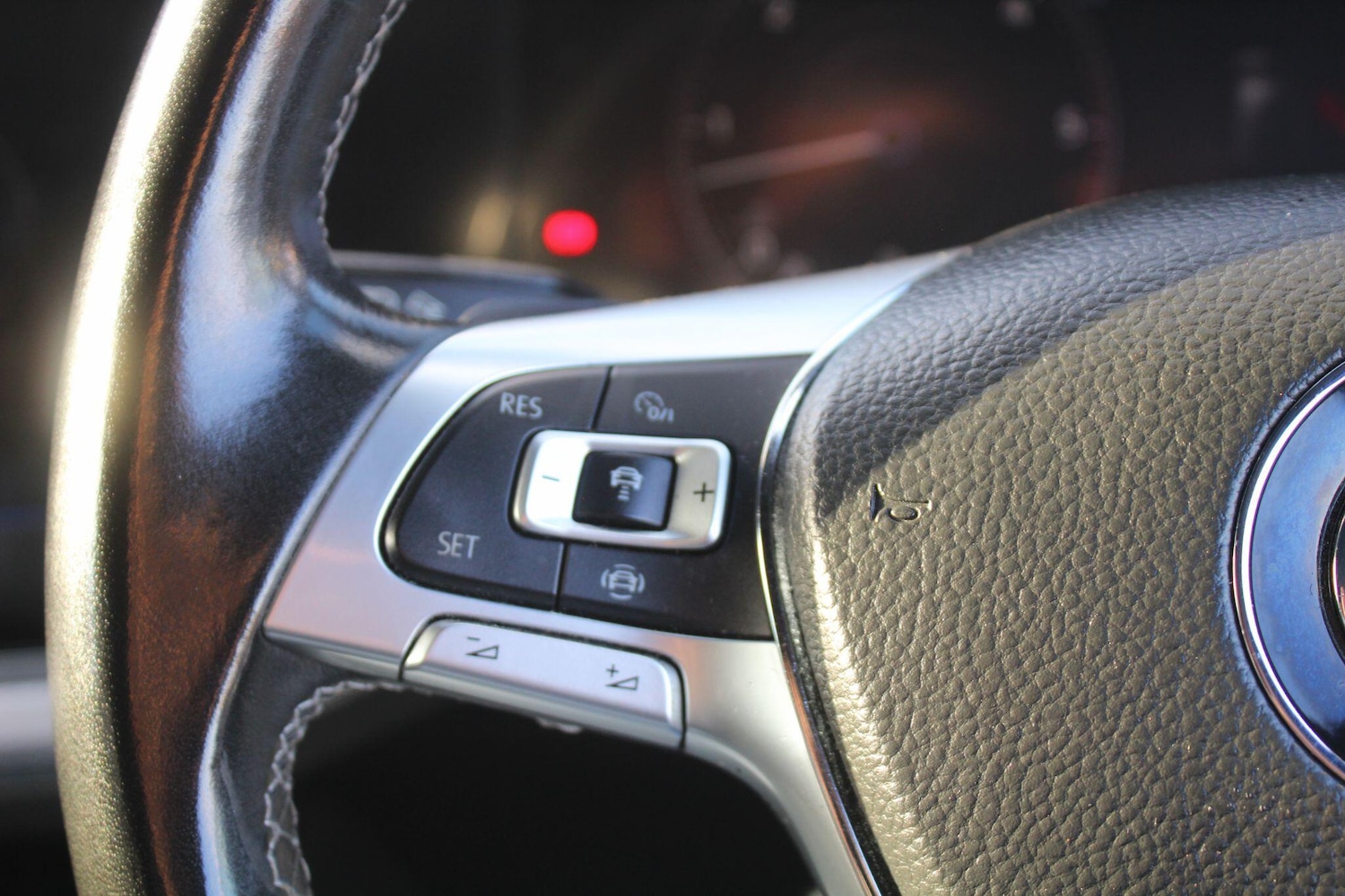 Used Volkswagen Touareg 2018 for sale - 76001000: Photo 32