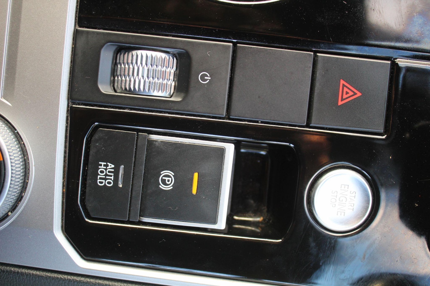 Used Volkswagen Touareg 2018 for sale - 76001000: Photo 33