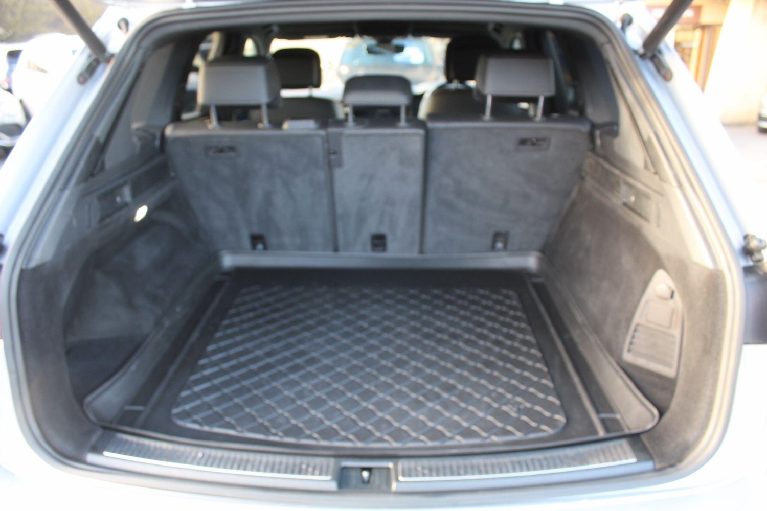 Used Volkswagen Touareg 2018 for sale - 76001000: Photo 44