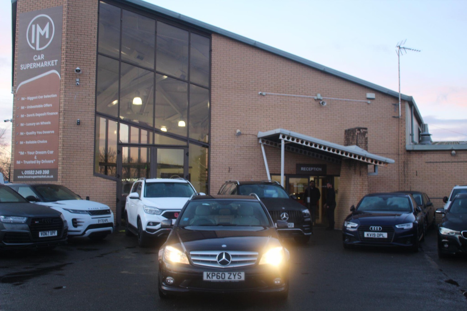 Used Mercedes-Benz C Class 2010 for sale - 77237772: Photo 2