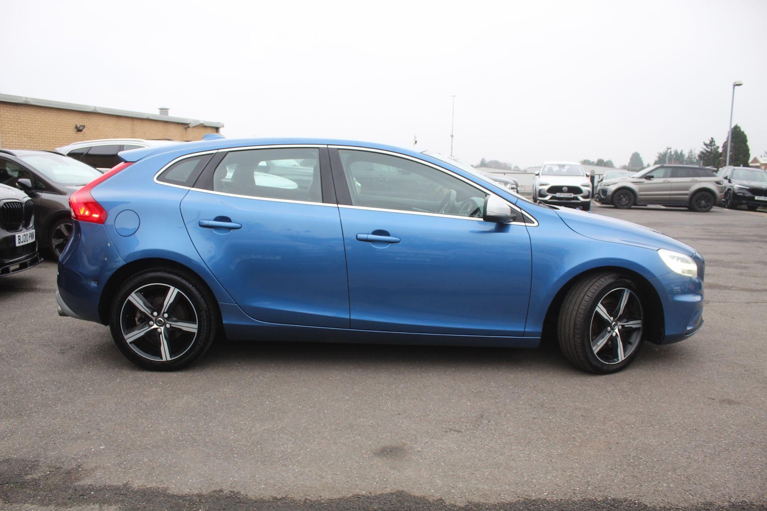 Used Volvo V40 2018 for sale - 76865619: Photo 11