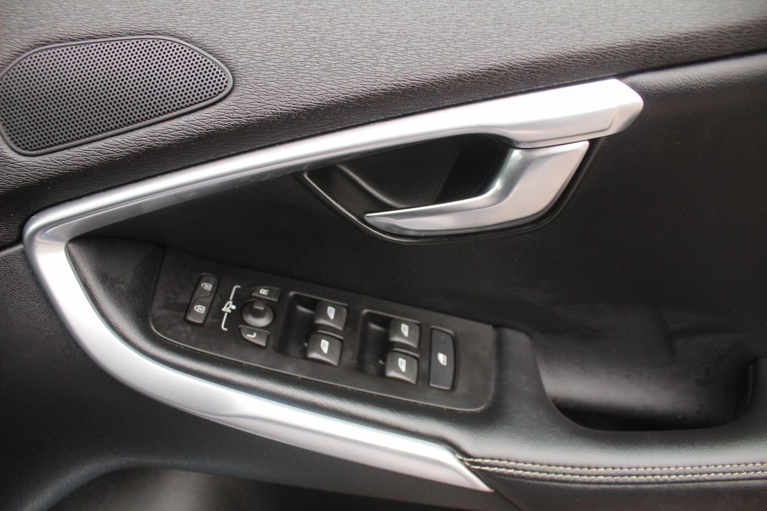 Used Volvo V40 2018 for sale - 76865619: Photo 21