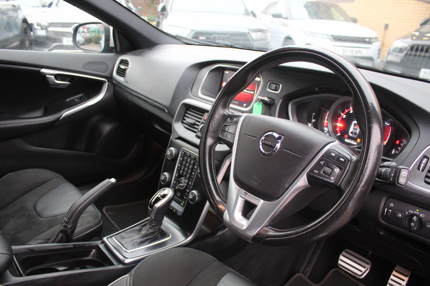 Used Volvo V40 2018 for sale - 76865619: Photo 23