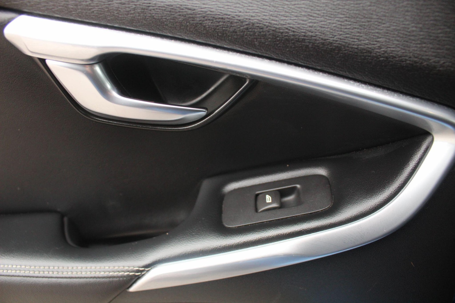 Used Volvo V40 2018 for sale - 76865619: Photo 30