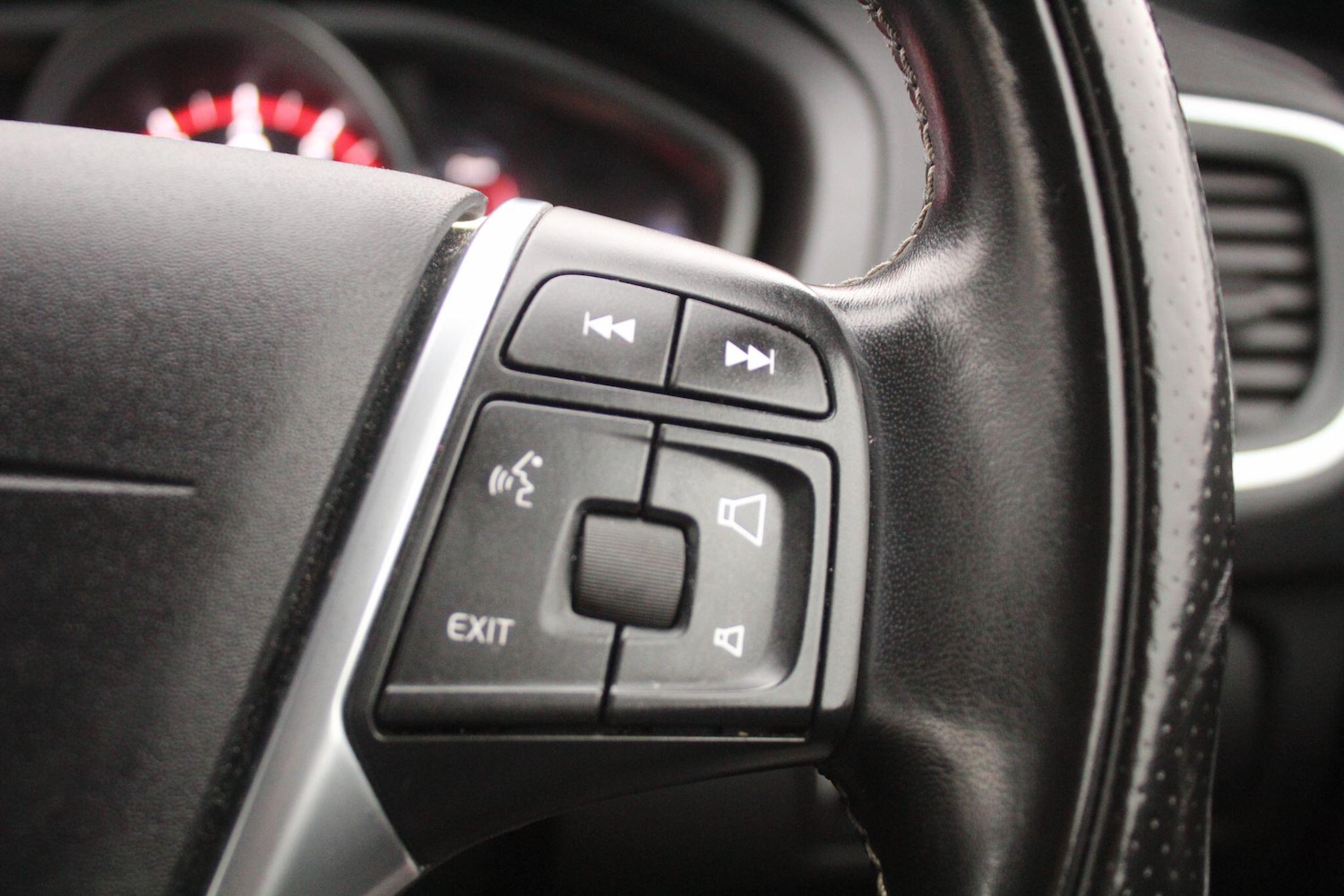 Used Volvo V40 2018 for sale - 76865619: Photo 35