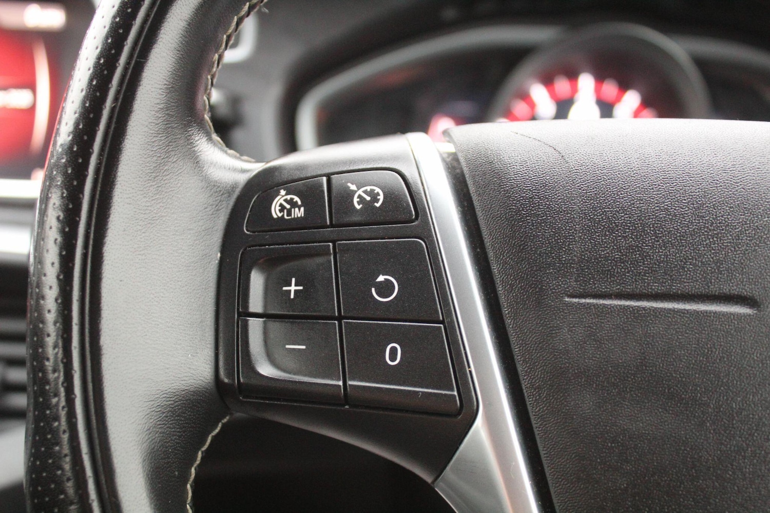 Used Volvo V40 2018 for sale - 76865619: Photo 36