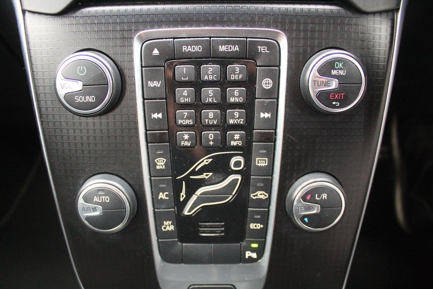 Used Volvo V40 2018 for sale - 76865619: Photo 40