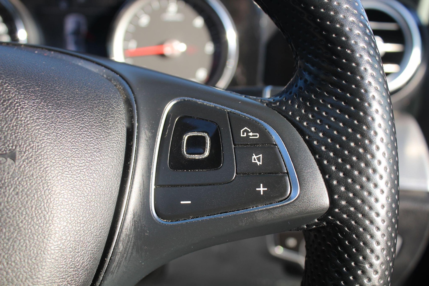 Used Mercedes-Benz E Class for sale - 76473898: Photo 24