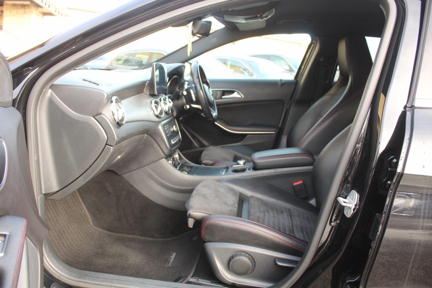 Used Mercedes-Benz GLA 2017 for sale - 76992367: Photo 40