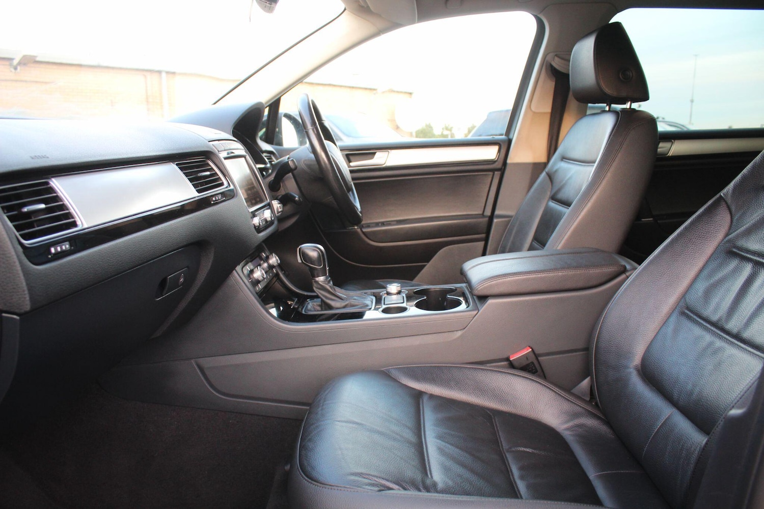 Used Volkswagen Touareg 2016 for sale - 76742892: Photo 52