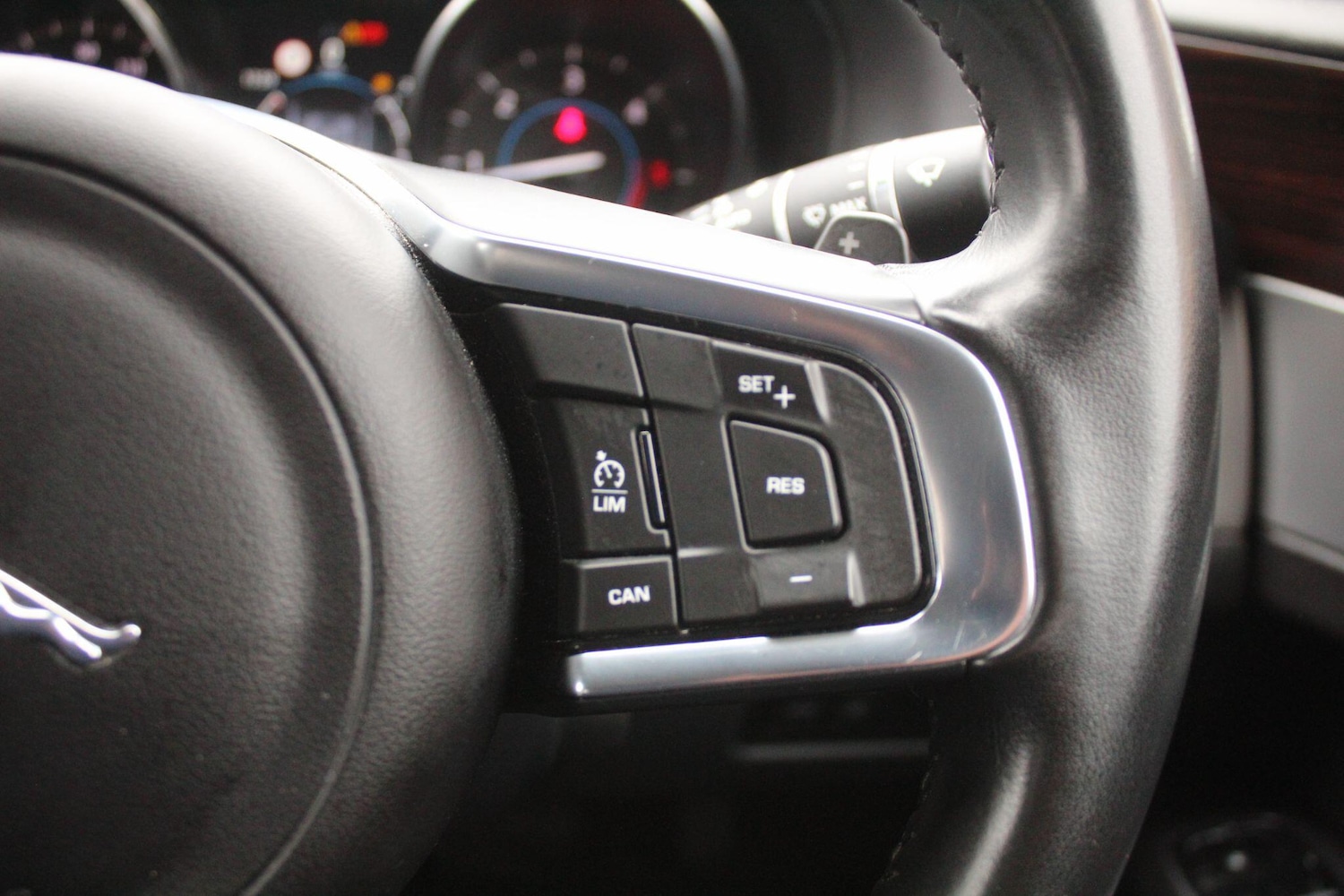 Used Jaguar XF 2018 for sale - 77144024: Photo 37