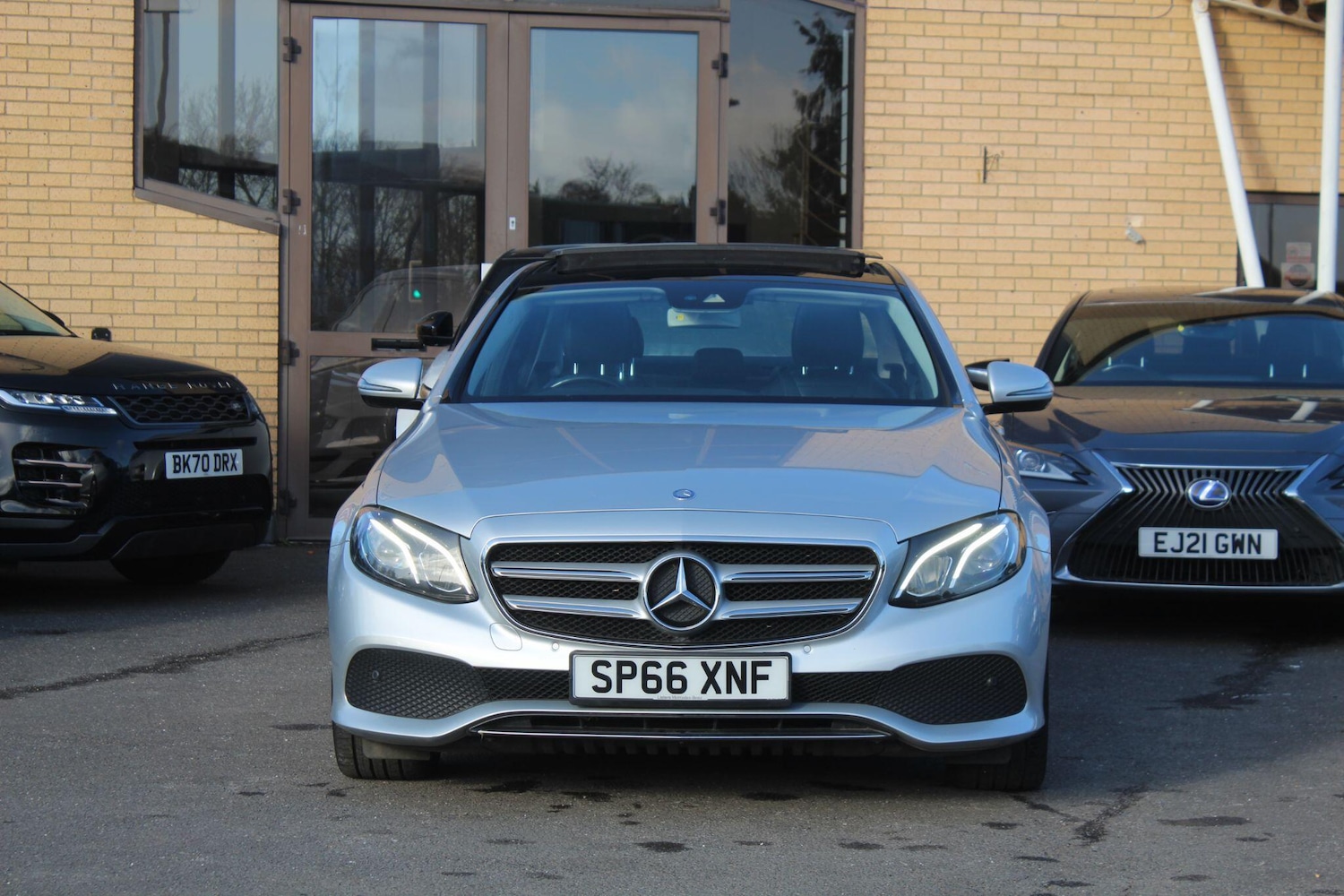 Used Mercedes-Benz E Class 2016 for sale - 76608309: Photo 2