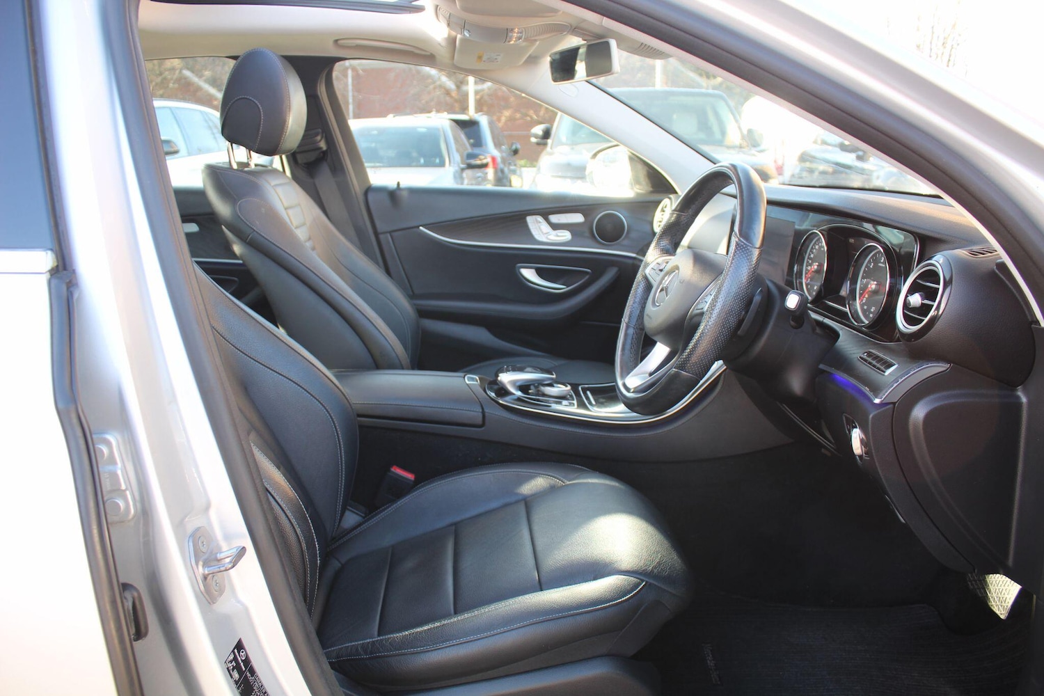 Used Mercedes-Benz E Class 2016 for sale - 76608309: Photo 25